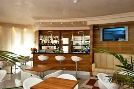 Otel Doimo 4*